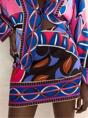 Zara Bold Graphic Mini Skirt